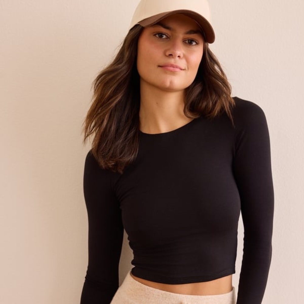 Hollister - Black Cropped Long Sleeve Top
